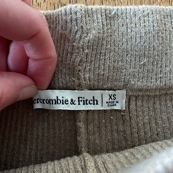 A&F Ribbed Shorts - Picture 3 of 4